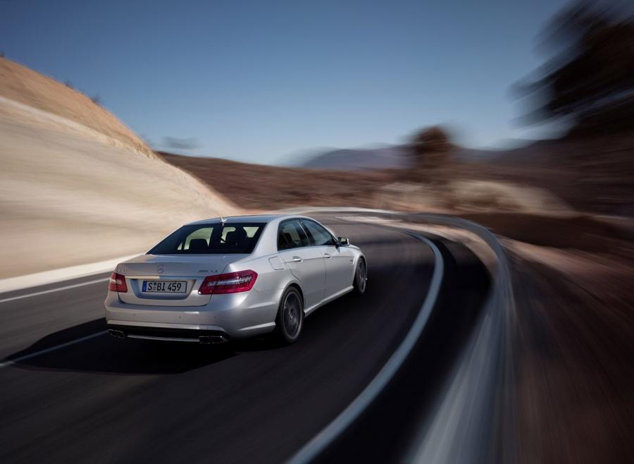  Mercedes-Benz E63 AMG 2010 года  (фото 34 из 57)